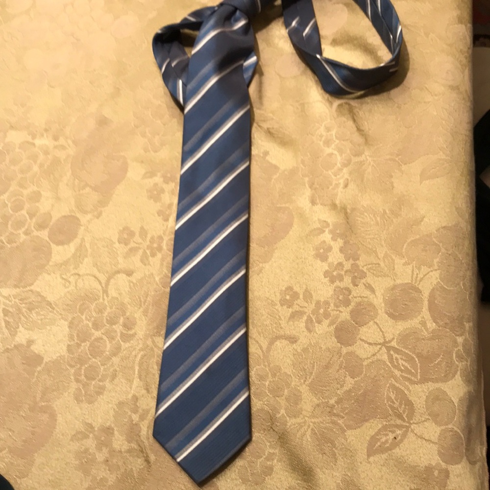 Kenneth Cole Reaction Men’s Tie